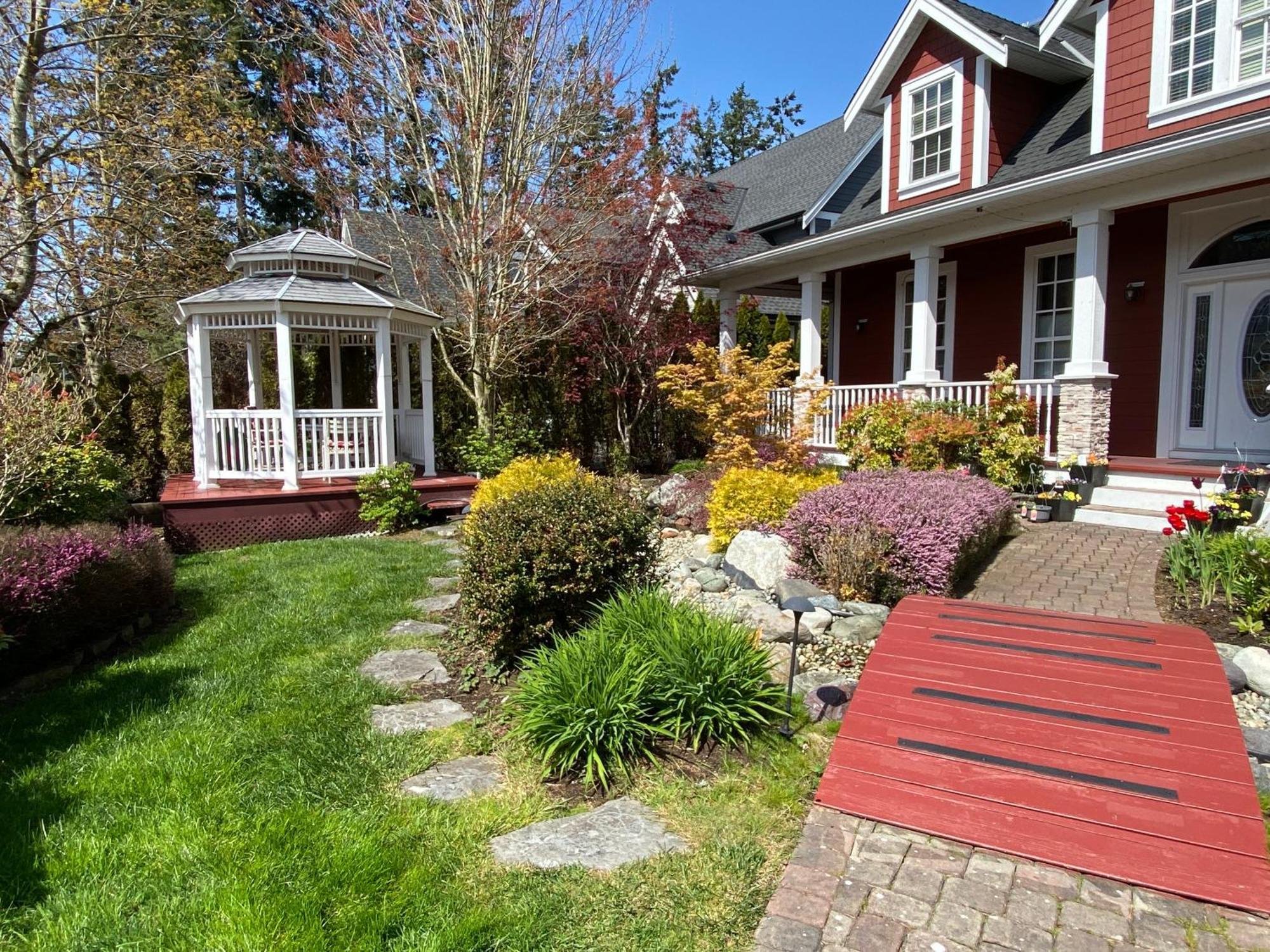 Mae Sweet Home Surrey Exterior foto