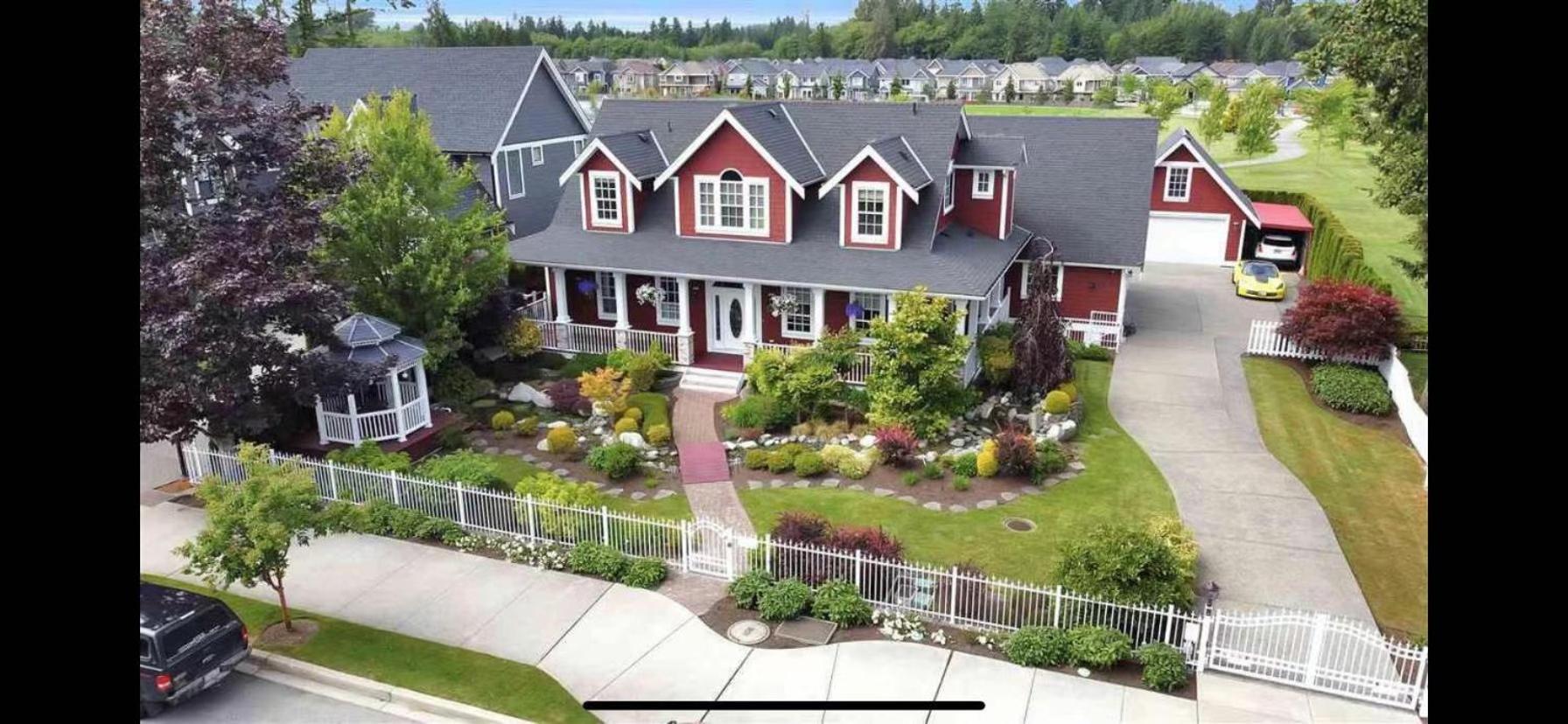 Mae Sweet Home Surrey Exterior foto