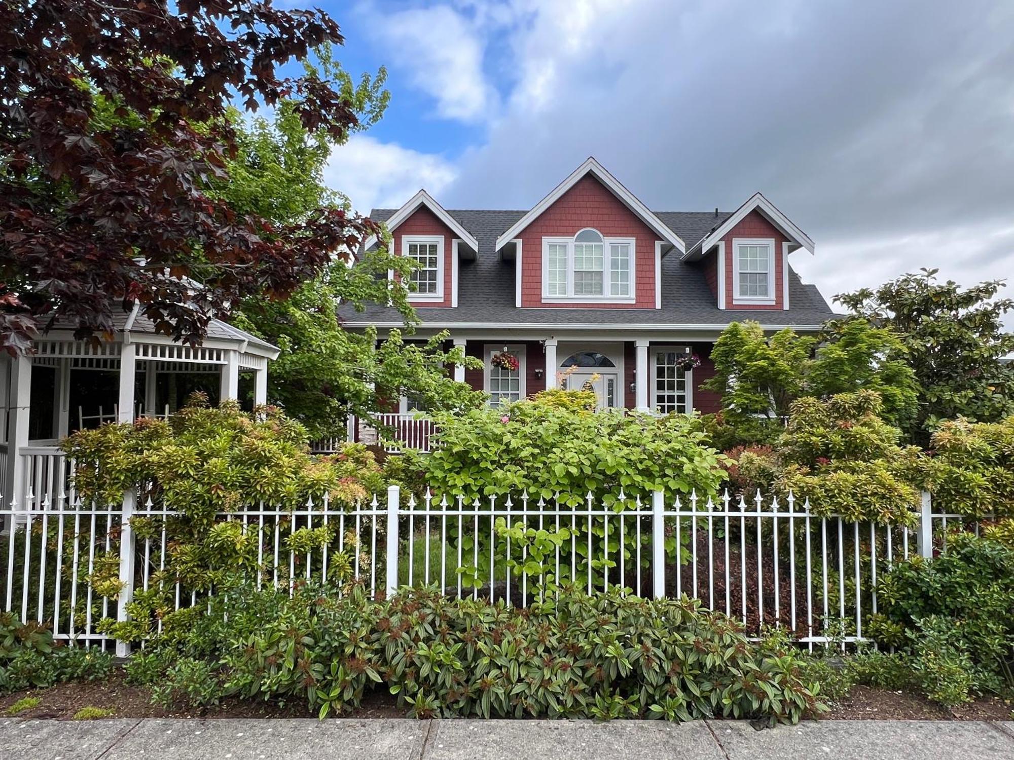Mae Sweet Home Surrey Exterior foto